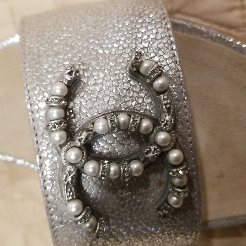 Chanel shoes - Picture 3 of 8